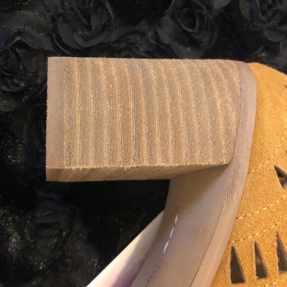 Vince Camuto Lace-up Booties - Picture 5 of 14